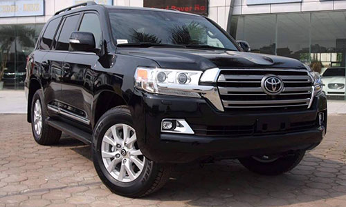 "Soi" Toyota Land Cruiser 2016 giá hơn 5 tỷ đồng tại VN